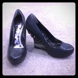 Black Pleather Chain Wedges Must Have